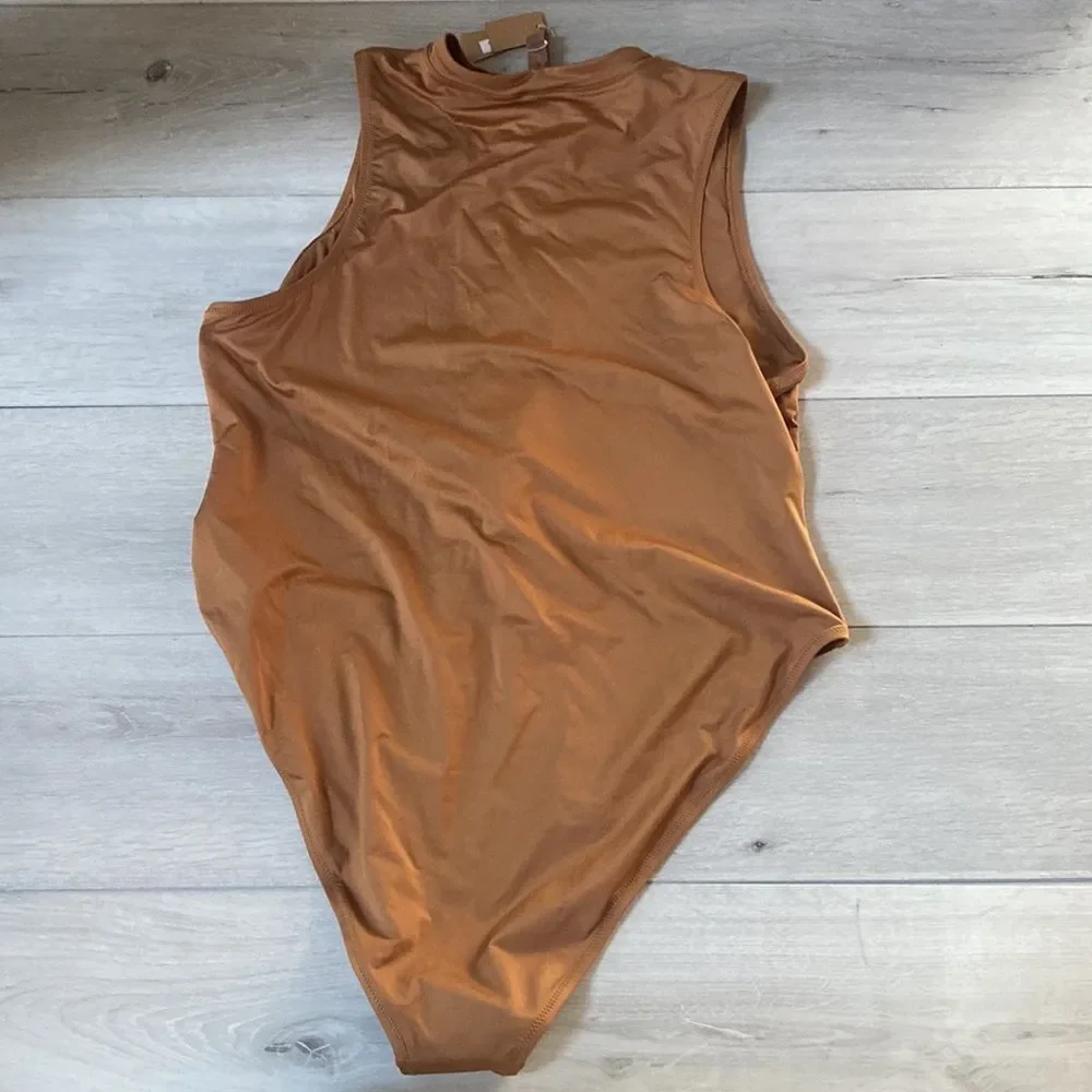SKIMS SWIM ZIP FRONT SLEEVELESS‎ ONE PIECE ALMOND 4XL NWT